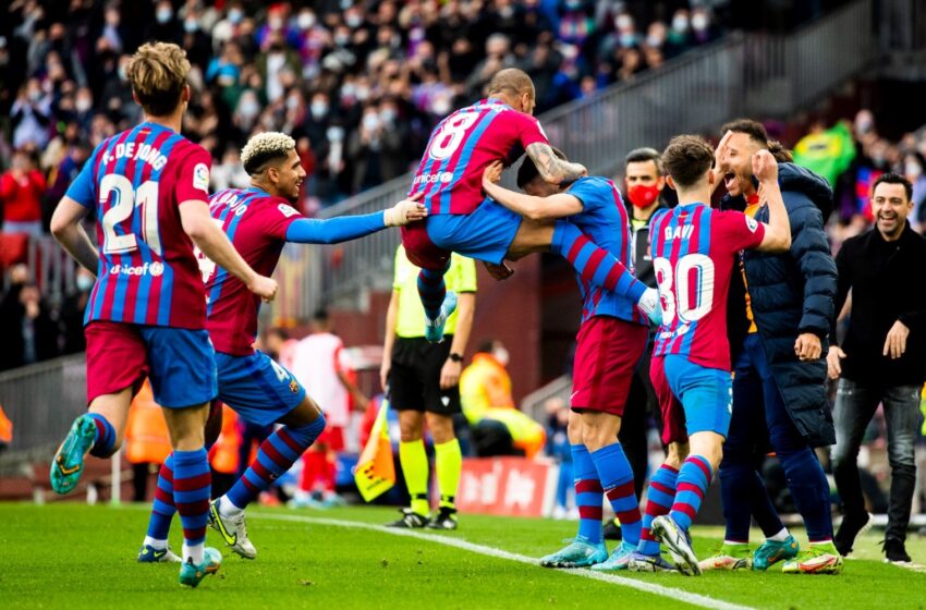  10-men Barcelona beat Atletico Madrid 4-2 to go into the top 4