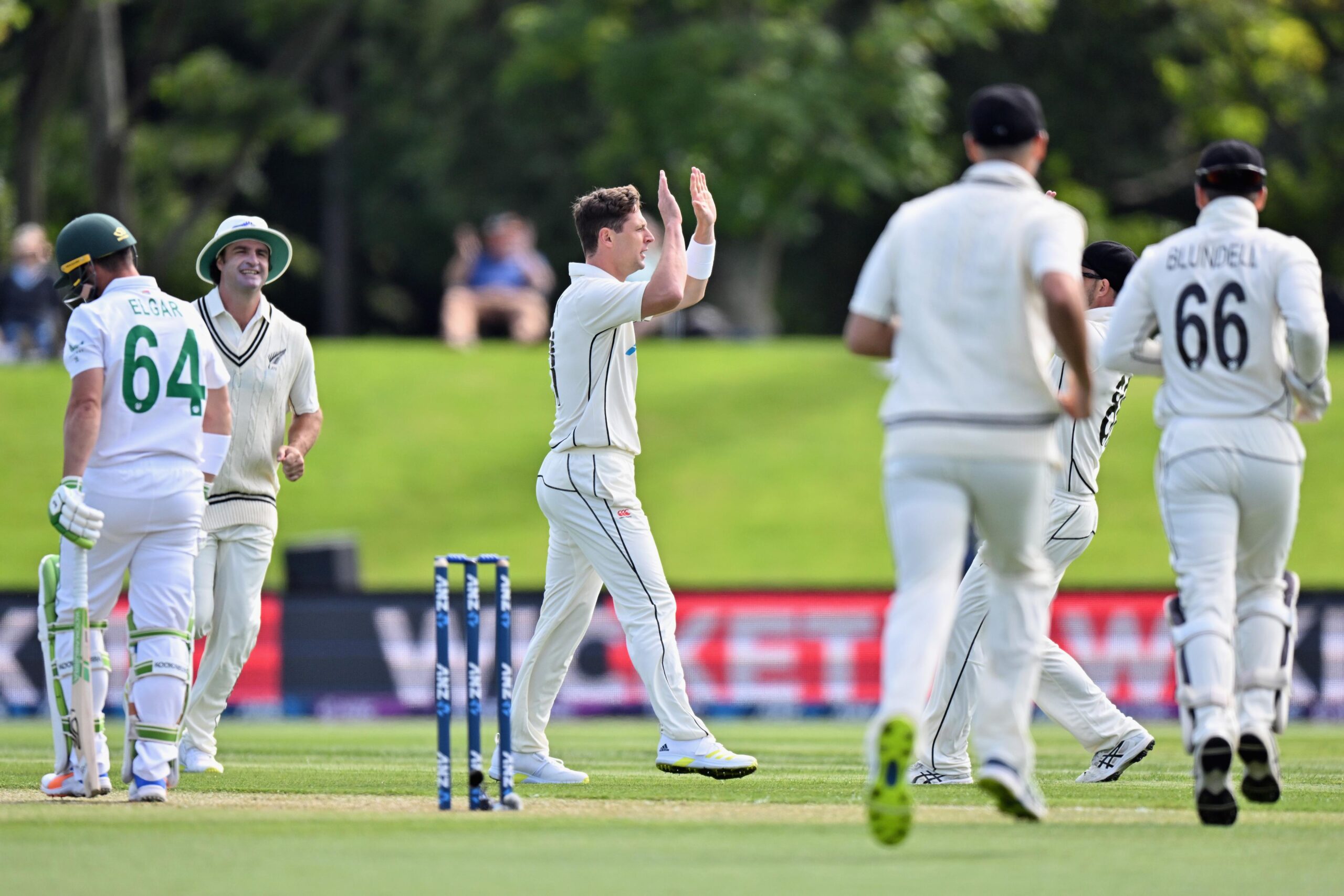  New Zealand dominates 1st test against South Africa