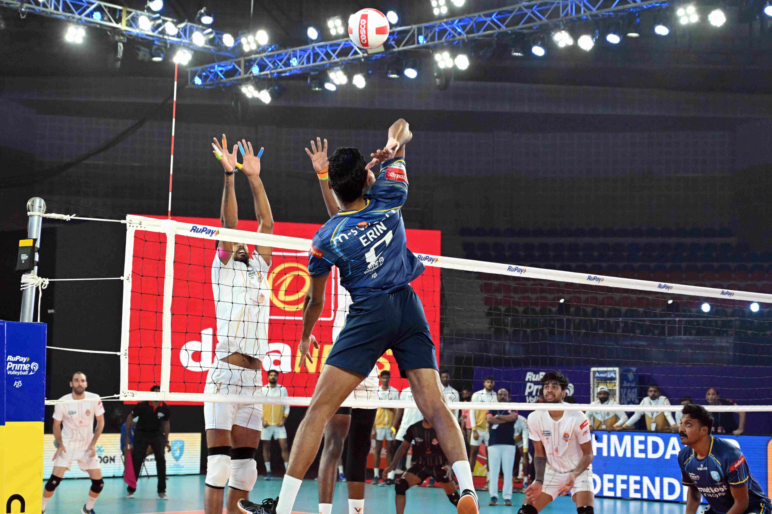  Ahmedabad Defenders beat Kochi Blue Spikers in a nail-biter