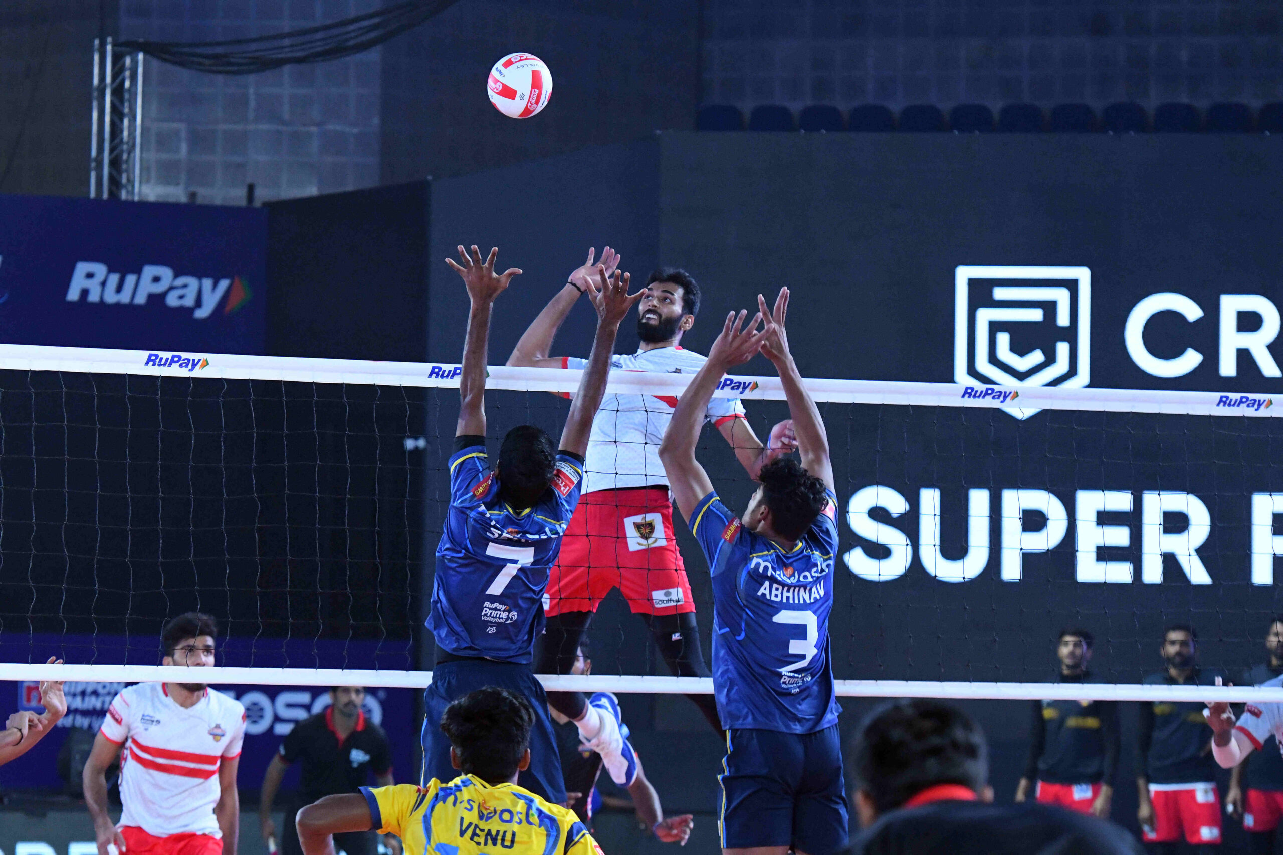  Kolkata Thunderbolts defeats Kochi Blue Spikers