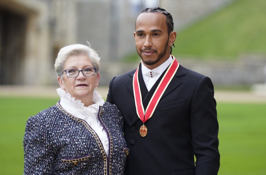  Lewis Hamilton set to change his name to honour his mother