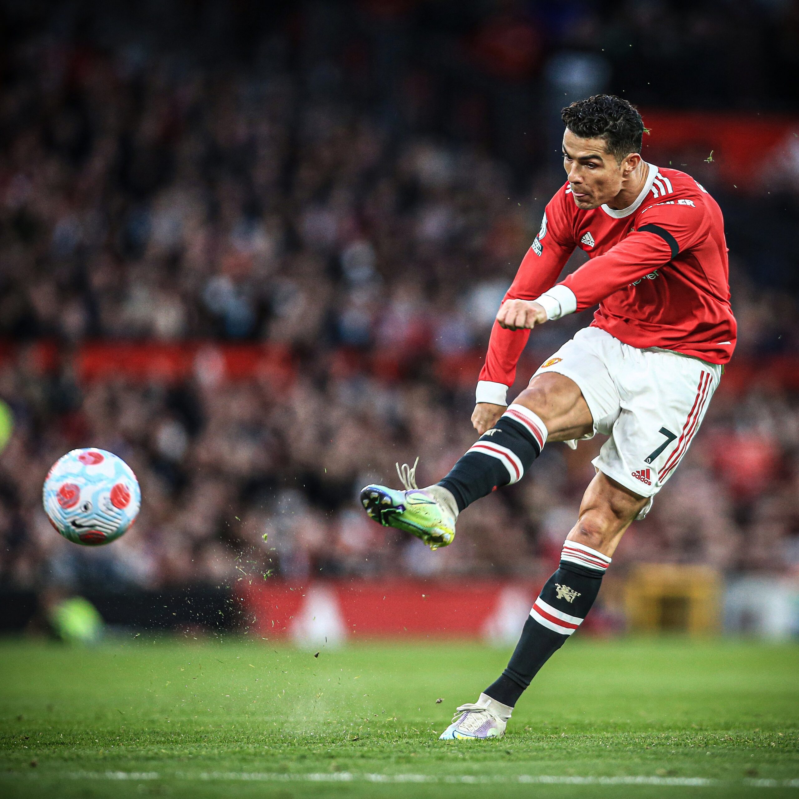 Cristiano Ronaldo scores hat-trick create a new world record