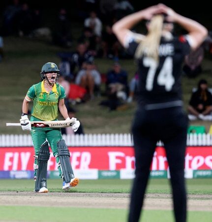  South Africa edge past New Zealand to make it 4 wins in 4