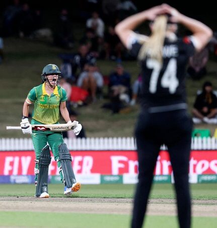 South Africa edge past New Zealand to make it 4 wins in 4