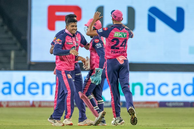  IPL 2022: RR jump up to 1st place with a win vs RCB