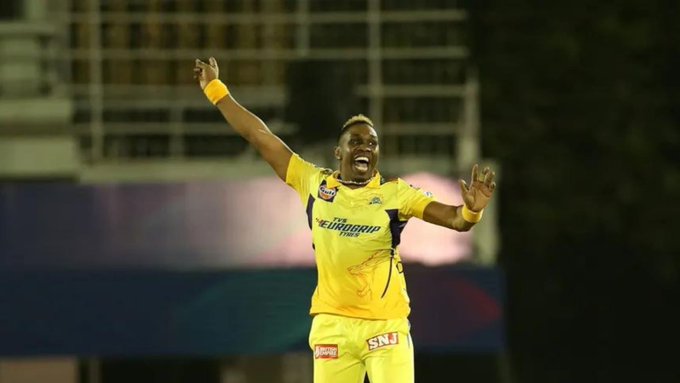  Dwayne Bravo congratulated by Lasith Malinga for his record