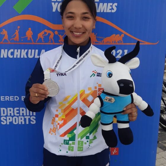  KIYG2021:Ladakh’s lone woman cyclist Leakzes Angmo borrows wheels to win silver