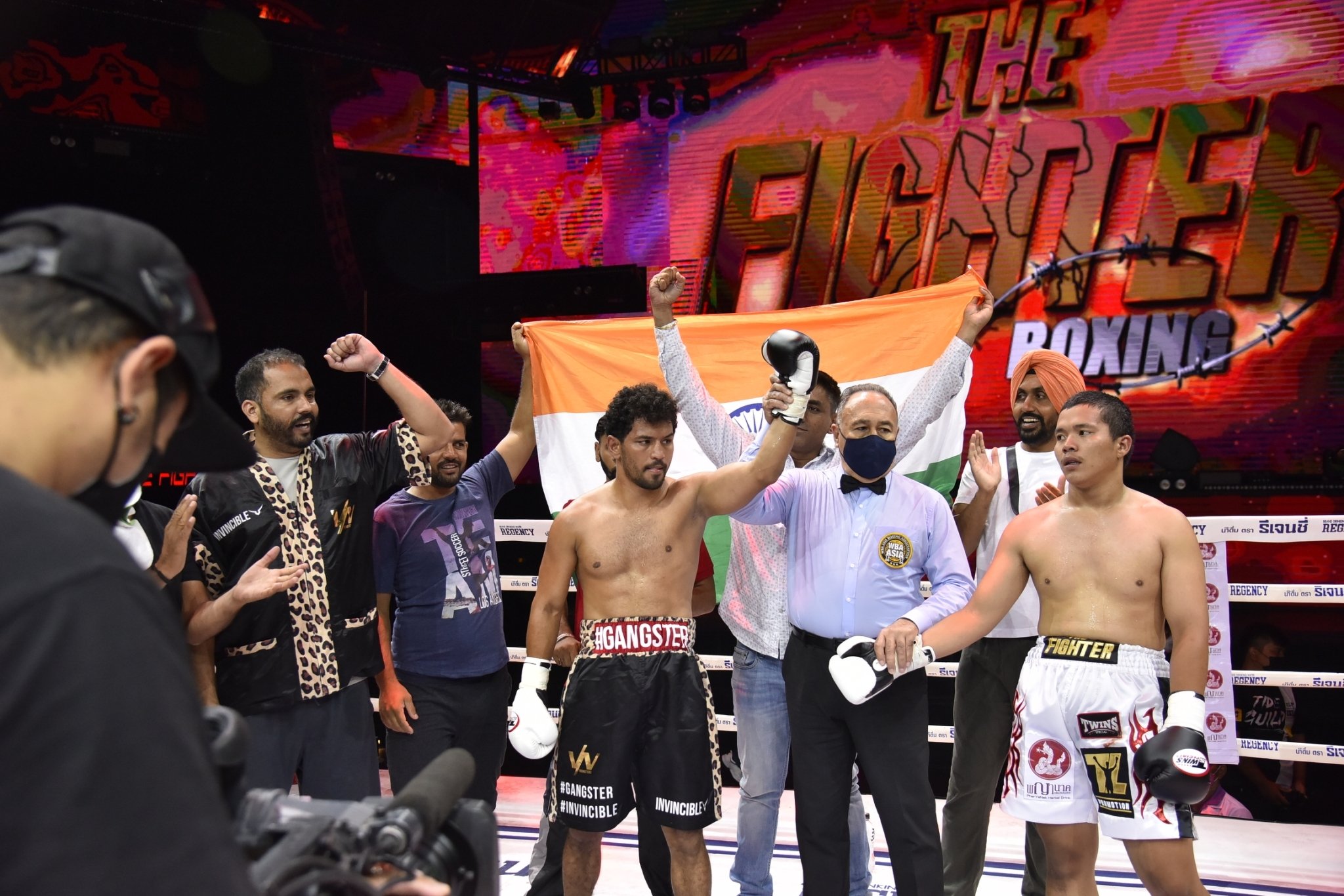  Indian boxing star Neeraj Goyat wins his fight against Thai boxer Rachata Khaophimai