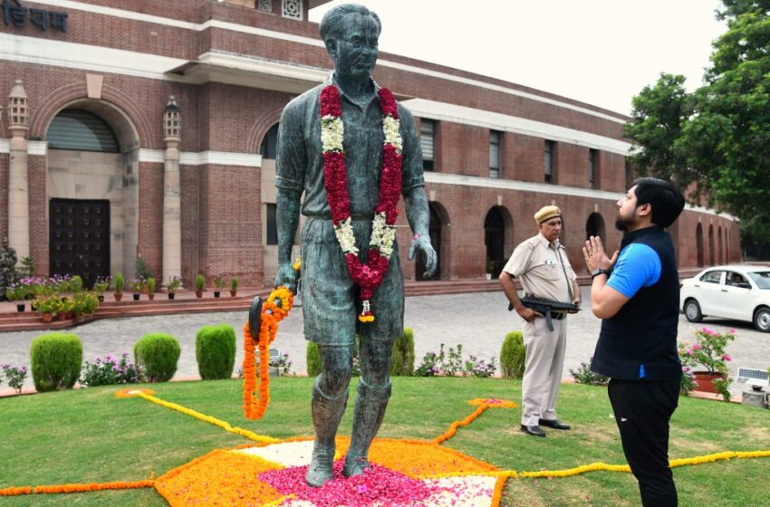  Anurag Singh Thakur, Nishith Pramanik interact with athletes and fitness icons on National Sports Day