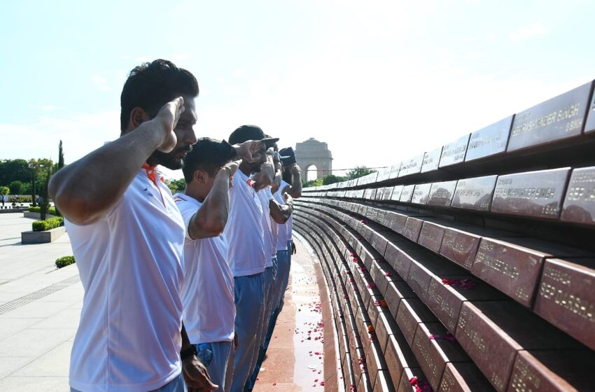  Indian Men’s Hockey Team post their victorious return from CWG2022 visits the National War Memorial