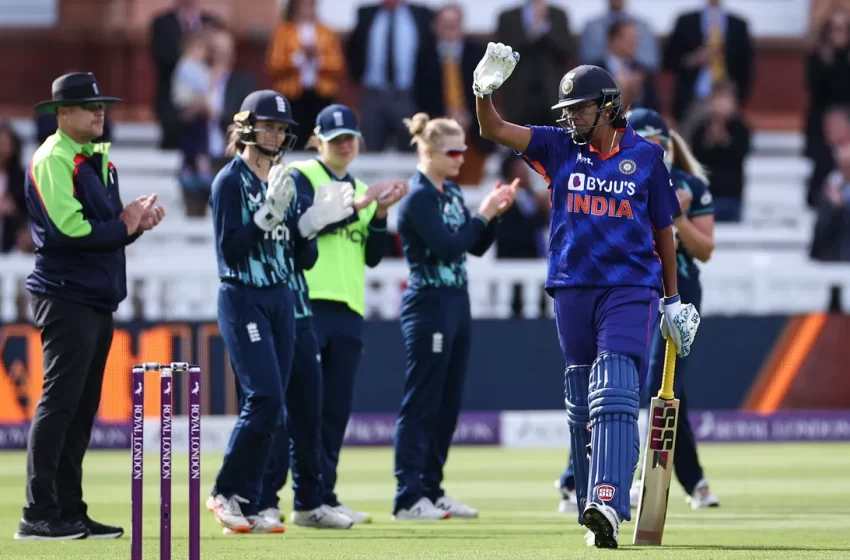  Jhulan Goswami gets guard of honour during the third ODI against England at Lord’s