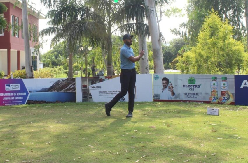  Yuvraj Singh Sandhu dominates round three with a fabulous 65, races into four-shot lead at J&K Open 2022 presented by J&K Tourism
