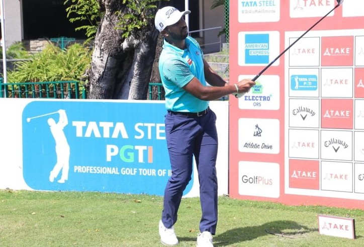  Former champions Karandeep Kochhar and Chikkarangappa fire 65s for day one joint lead at Jeev Milkha Singh Invitational 2022 presented by TAKE