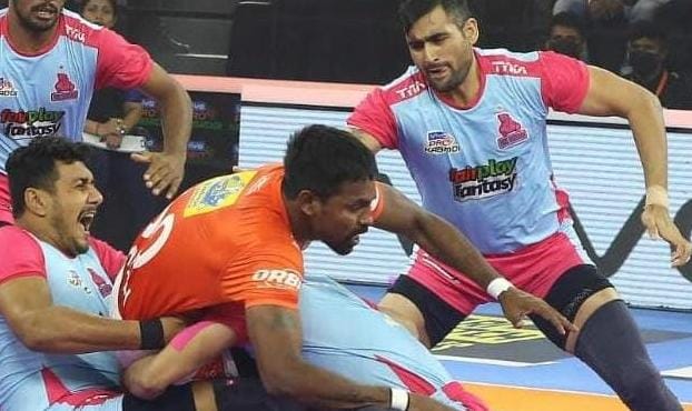  Vivo Pro Kabaddi League Report: Rahul Chaudhari & Arjun Deshwal shine as  Jaipur Pink Panthers record hat-trick of victories