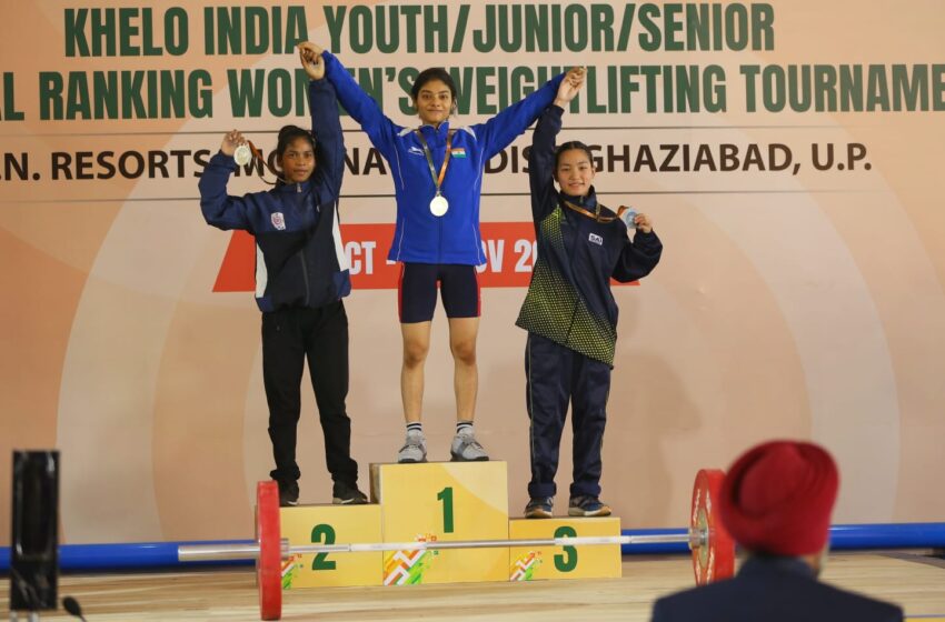 Akanksha Vyavahare creates Weightlifting National Records in 40kg category at Khelo India tournament