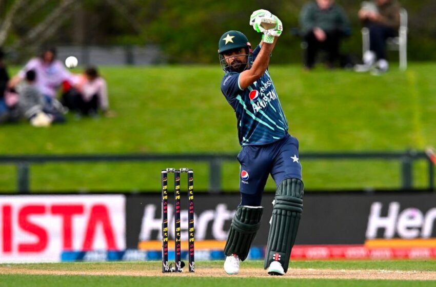  Pakistan into the Final of the Tri-Series with a win against Bangladesh