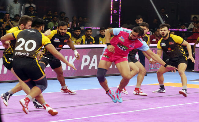  Vivo Pro Kabaddi League Report: Arjun Deshwal Leads Jaipur Pink Panthers to Massive Victory Against Telugu Titans 