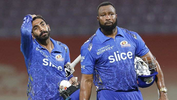  Mumbai Indians announce retained players ahead of IPL 2023 season