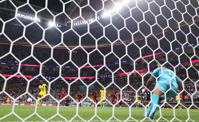  Enner Valencia was the hero as Ecuador beat Qatar 2-0