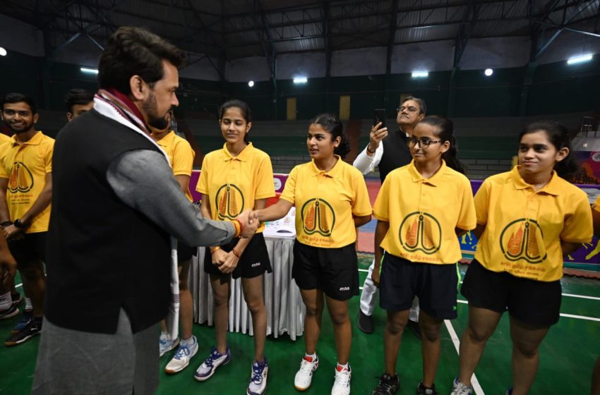 Anurag Thakur – Union Minister for Youth Affairs and Sports inaugurates friendly Table Tennis match in Kashi Tamil Sangamam
