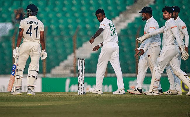  Shreyas Iyer almost gets out after ball hits stumps but bails remain intact