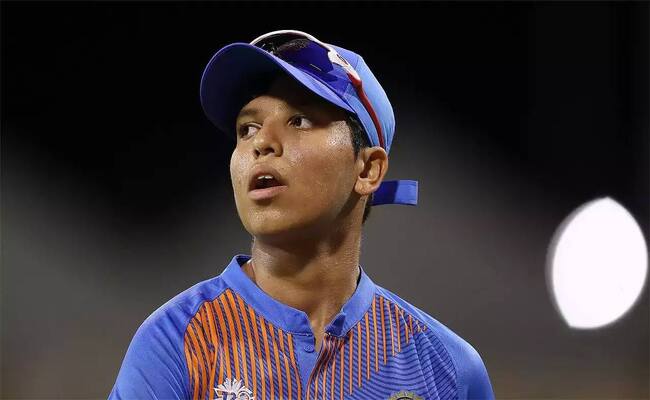  Richa Ghosh gets 4 spots in the ICC women’s T20 rankings