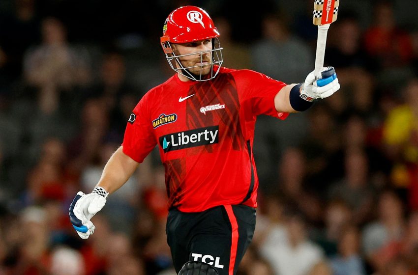  Aaron Finch has steered the Melbourne Renegades to a six-wicket win over Adelaide Strikers,