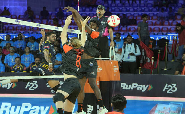  Hyderabad Black Hawks picked up a win over Kochi Blue Spikers in the RuPay Prime Volleyball League ~
