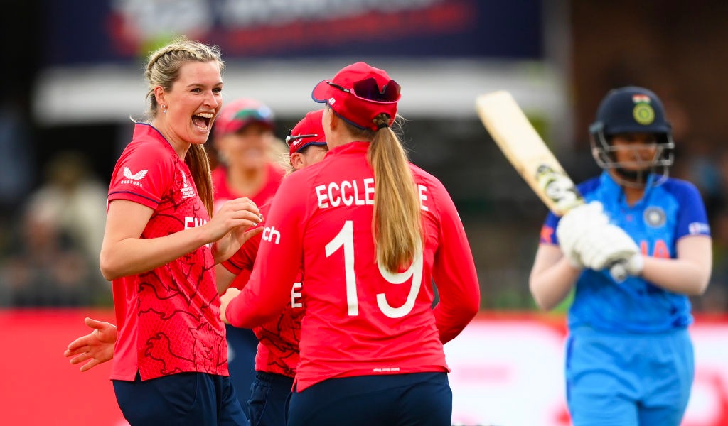 Excellent England overcome India to stay top of Group 2