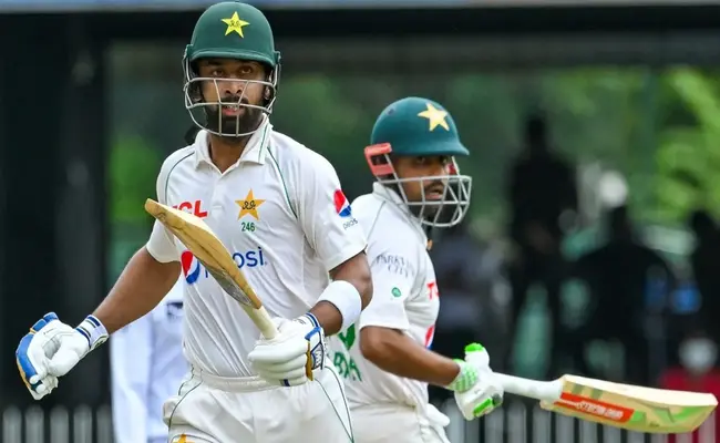  Pakistan take lead before rain ends second day’s play